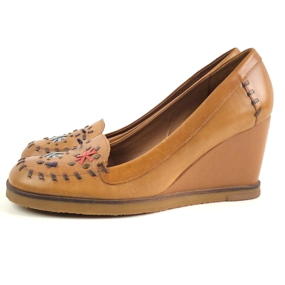 Gianni Bini Lander Leather Slip-on Wedge Heel Whipstitch Studded Loafer Tan - Picture 6 of 16